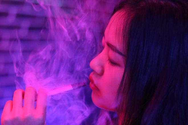 RELX换弹雾化电子烟，让吸烟成为一种健康的解压方法